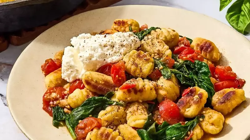 Speedy Skillet Gnocchi with Tomatoes and Spinach