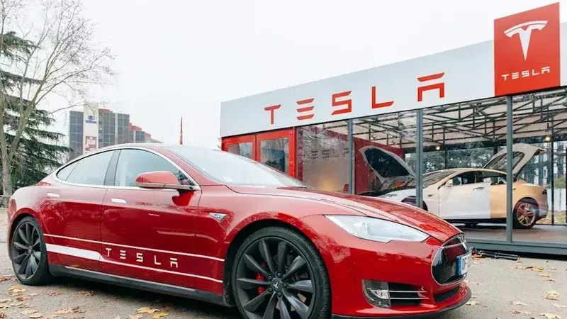 Tesla's Delivery Forecast Improves as Morgan Stanley Maintains 'Equal Weight' Rating