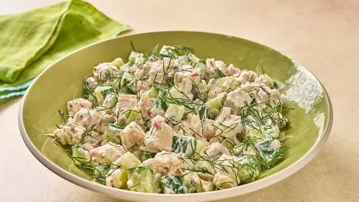 Refreshingly Quick Cucumber Chicken Salad: A High-Protein Delight