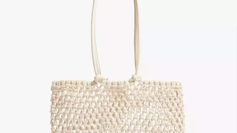 Essential Beach Bags for a Stylish Summer Getaway