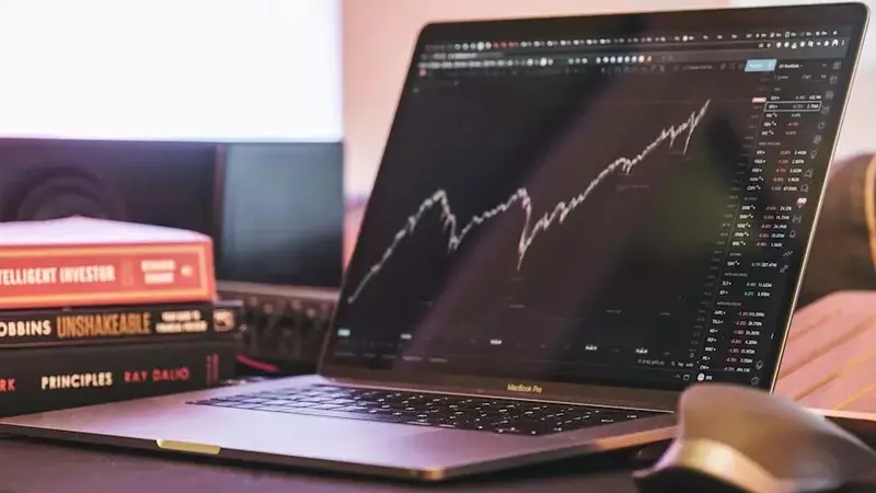 CME Group's Leadership Transition and Market Outlook Reviewed by Analysts
