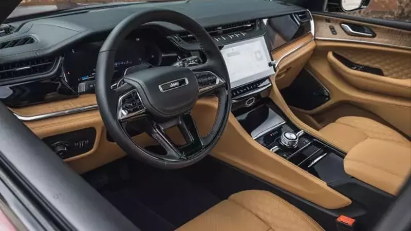2026 Jeep Grand Cherokee Summit: An In-Depth Look at its Luxurious Interior