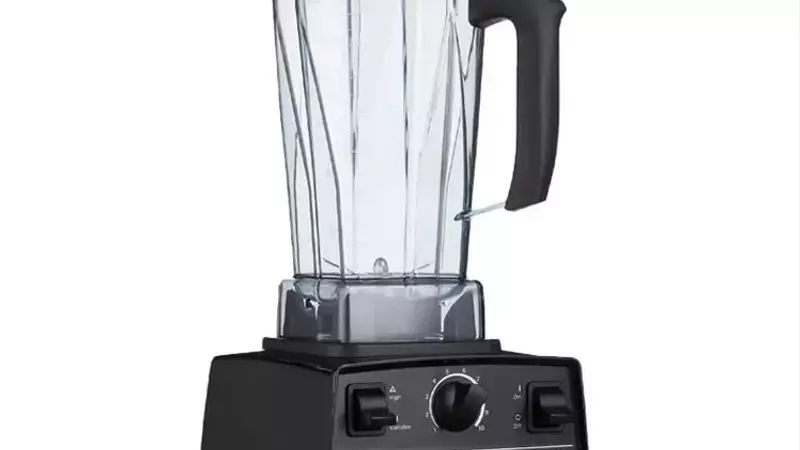 Crafting the Perfect Frozen Cocktail: Essential Tools for a Refreshing Summer