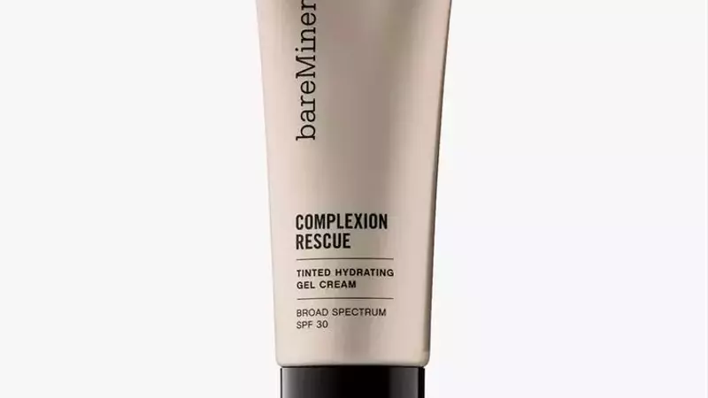 Heatwave Heroes: Makeup That Lasts