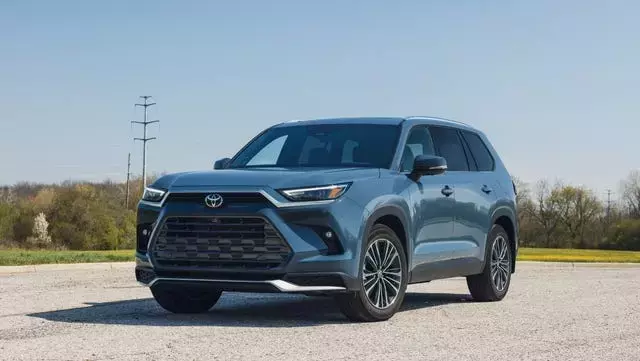 Choosing the Optimal 2026 Toyota Grand Highlander Hybrid Trim