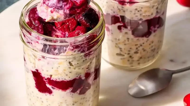 Delicious Cherry Pie Overnight Oats: A Healthy and Convenient Breakfast Solution
