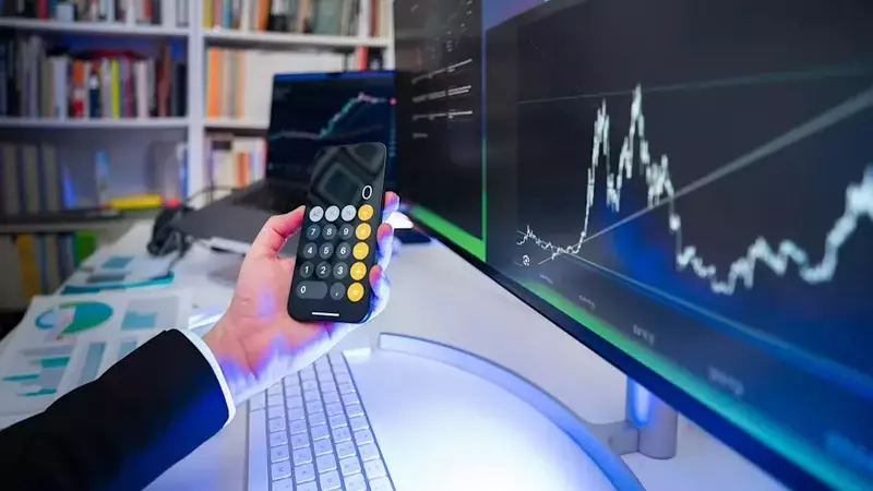 Jim Cramer Praises Palantir as a Rapidly Growing, Undervalued Stock