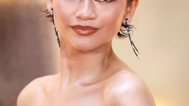 Achieve the Alluring Wet Lash Look: A Beauty Guide