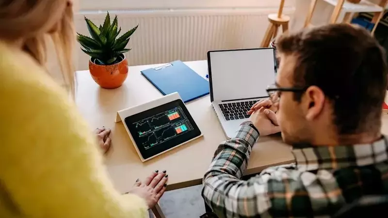 VOO vs. QQQ: A Long-Term Investment Showdown