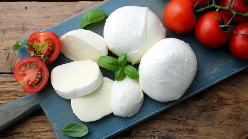 Mozzarella al supermercato: differenze, produttori e prezzi a confronto