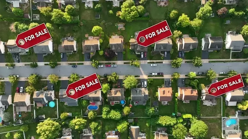 Housing Market Sees Significant Dip in Asking Prices, Shifting Dynamics for Buyers and Sellers