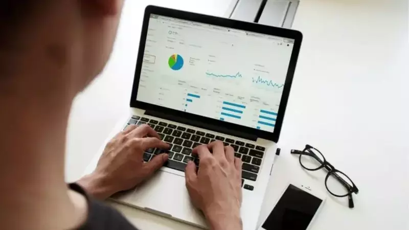 Palantir Stock Performance and Analyst Sentiment