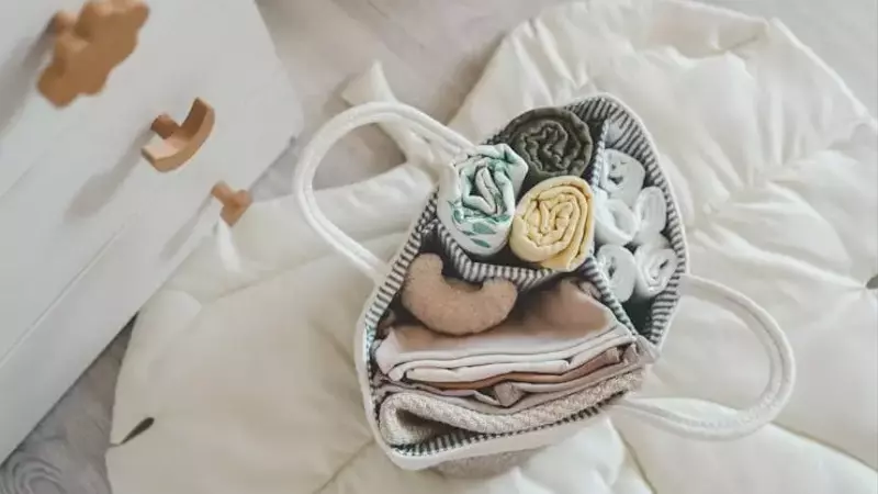 The Indispensable Diaper Bag Contents for Discerning Parents