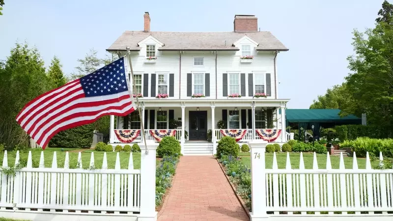 The Hedges Inn: A Timeless Hamptons Retreat Reimagined