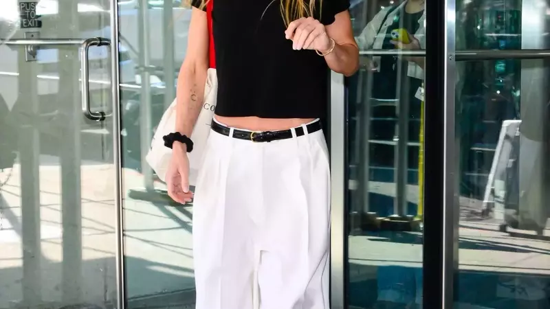 Olivia Wilde's Effortless City Style: A Guide to Minimalist Chic