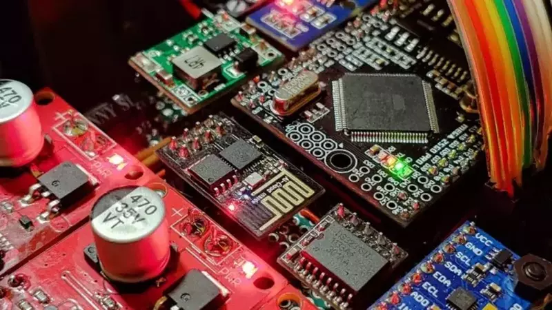 Jefferies Elevates ASML Price Target Amidst Robust Semiconductor Sector Outlook