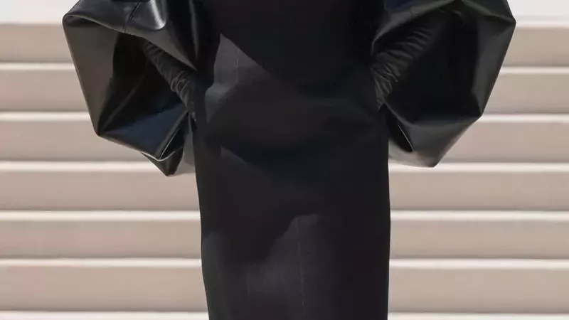 Pierpaolo Piccioli's Balenciaga Couture Debut: A Fusion of Legacy and Modernity