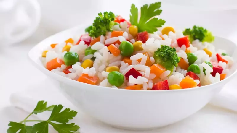 Ritiro di Insalata di Riso: Allerta Listeria Rilevata in Tre Marchi