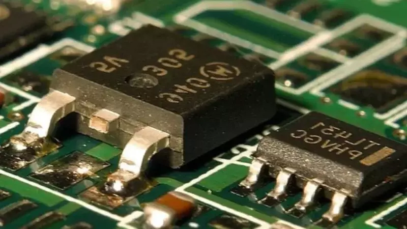Leading Analyst Recommends Alternative Investment Over Micron Technology