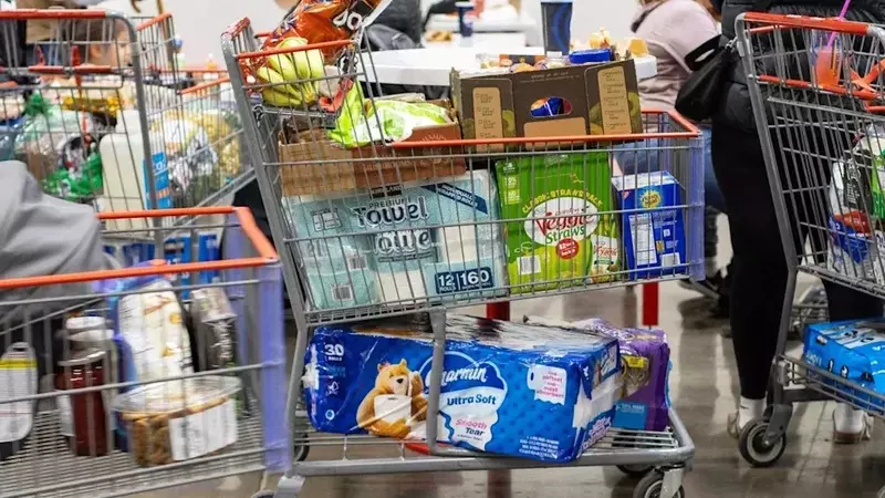 Costco and Walmart Dominate Grocery Market Amid Shifting Consumer Habits