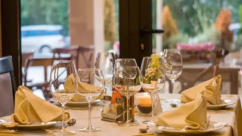 Analyzing Bloomin' Brands, Inc. (BLMN) Stock Performance and Investment Potential