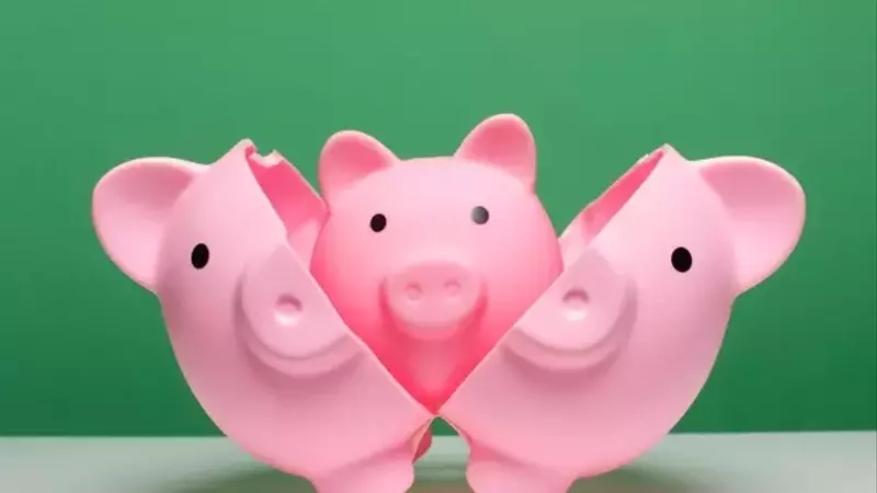Calamos Global Dynamic Income Fund Downgraded to 'Hold' Amid Interest Rate Concerns