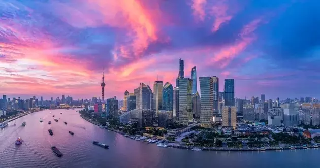 East West Bancorp: High Returns, Hidden Risks