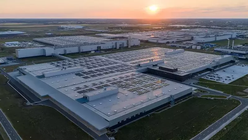 Mercedes-Benz Boosts Hungarian Production with €1 Billion Expansion