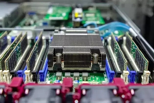 Super Micro Computer: A Risky Investment Despite AI Surge