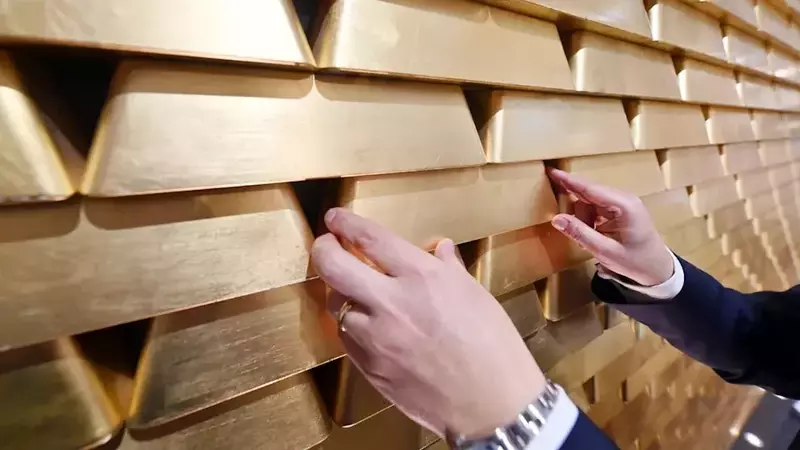 Global Central Banks Diversify Reserves: Shifting from U.S. Dollar to Gold and Alternative Assets