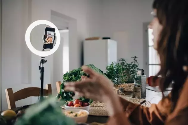 HUYA's AI-Powered Virtual Persona Market Entry: A Deep Dive