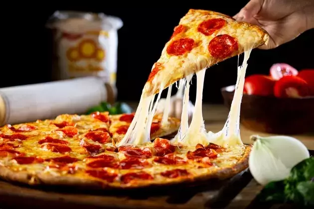 Analyzing Pizza Pizza Royalty Corp's Dividend and Market Position