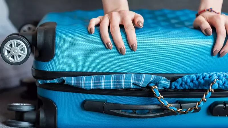 Viaggio Sicuro: Prevenire i Disturbi Intestinali e Garantire la Salute Alimentare Lontano da Casa