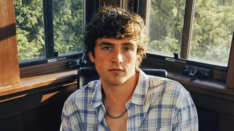 Rising Country Music Star Vincent Mason on New Single & Morgan Wallen's Influence