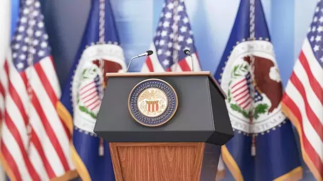 Federal Reserve's Monetary Policy at a Crossroads: Responding to Inflation