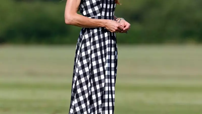 Royal Gingham: A Timeless Summer Fashion Statement