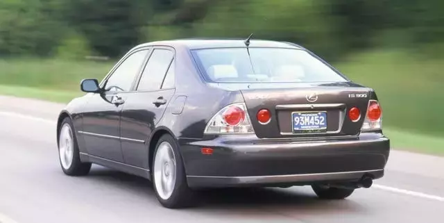 2001 Lexus IS300: A BMW 3-Series Challenger