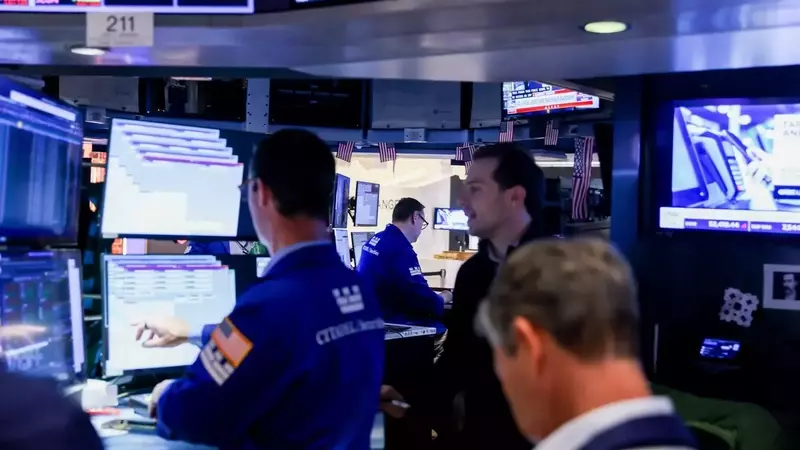 Global Markets Face Downturn as Chip Sector Woes and Geopolitical Tensions Weigh Heavily