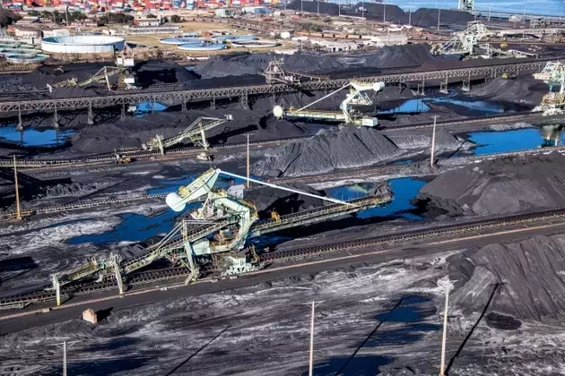 US Coal Market Faces Headwinds: Price Declines and Inventory Surges