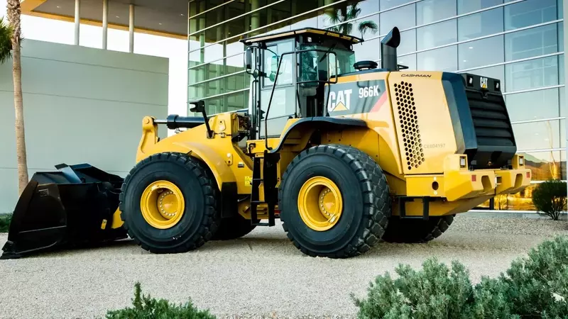 Caterpillar Faces AI Sell-off Amid Strong Fundamentals: A Hold Rating Maintained