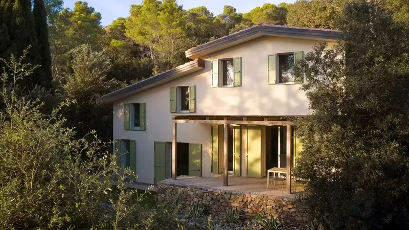 La Rinascita di una Dimora a Lerici: Armonia tra Bosco e Mare