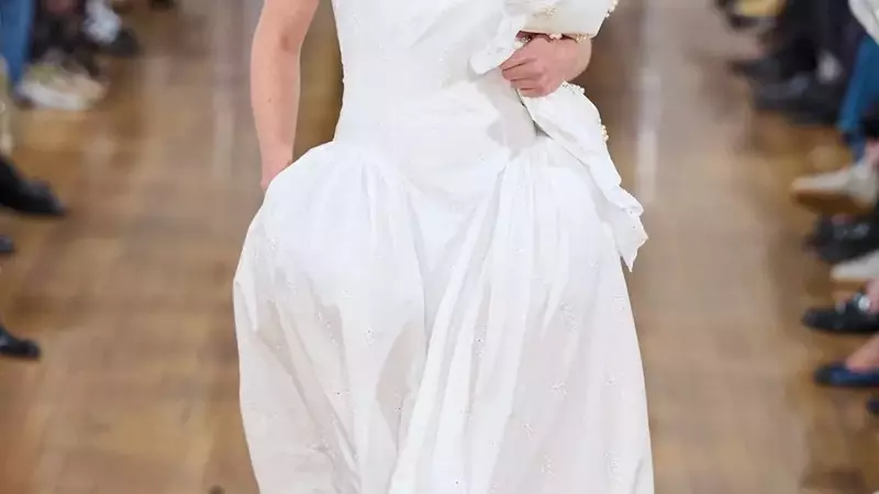 Eyelet Fashion Trends: A Modern Take on Classic Style