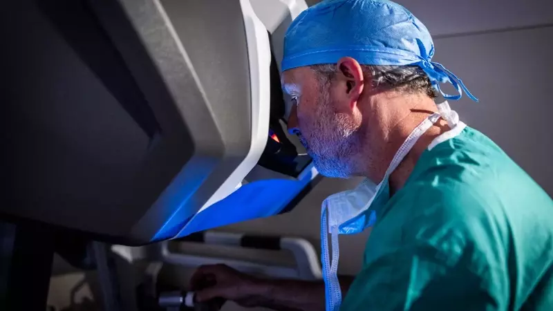 Intuitive Surgical (ISRG): Overcoming Market Headwinds and Poised for Growth