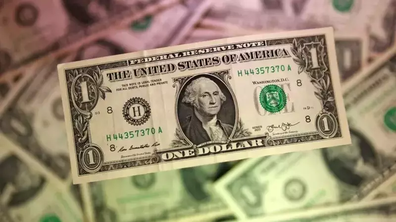 Global Currencies React to Geopolitical Tensions and Political Shifts