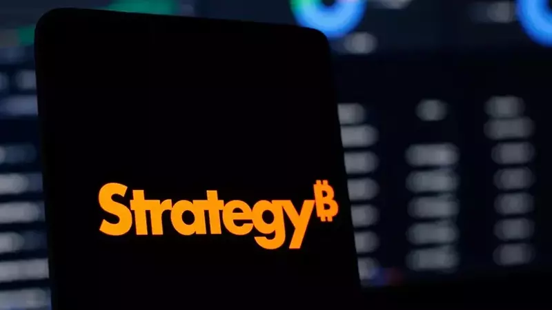 MicroStrategy Maintains Bitcoin Holdings Amidst Cash Reserve Build-Up