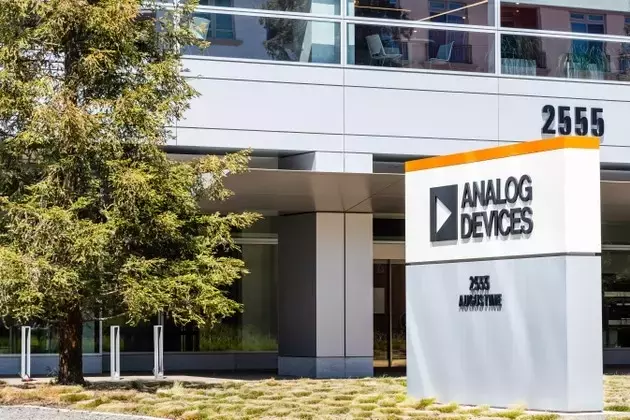 Analog Devices Faces Valuation Scrutiny Amidst Robust Growth and AI Integration