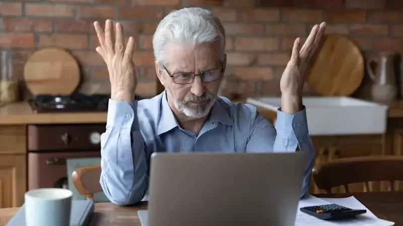Elderly Man's Retirement Fund Dwindles Rapidly: Expert Advice for Financial Recovery
