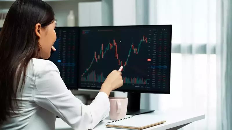 Understanding the Triple Bottom Chart Pattern in Technical Analysis