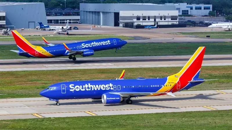 Southwest Airlines Shares Decline Amidst Weak Third Quarter Projections
