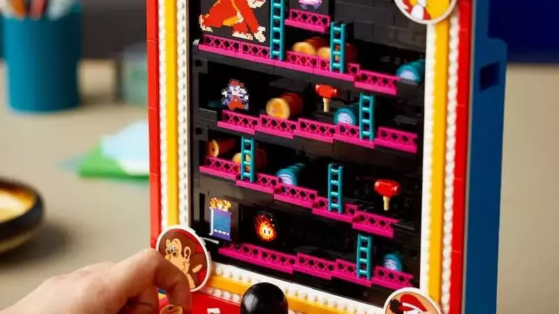 Lego and Nintendo Unveil Interactive Donkey Kong Arcade Set